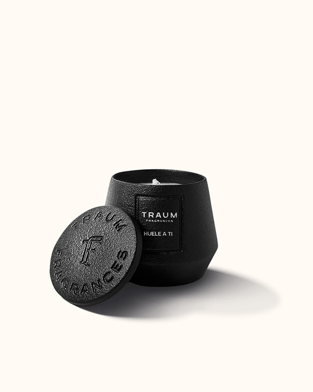 Candle with a ceramic lid